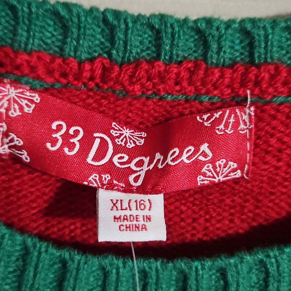 33 DEGREES PENGUIN RED/GREEN/WHITE CHRISTMAS SWEATER: New With Tags: SIZE XL(16)